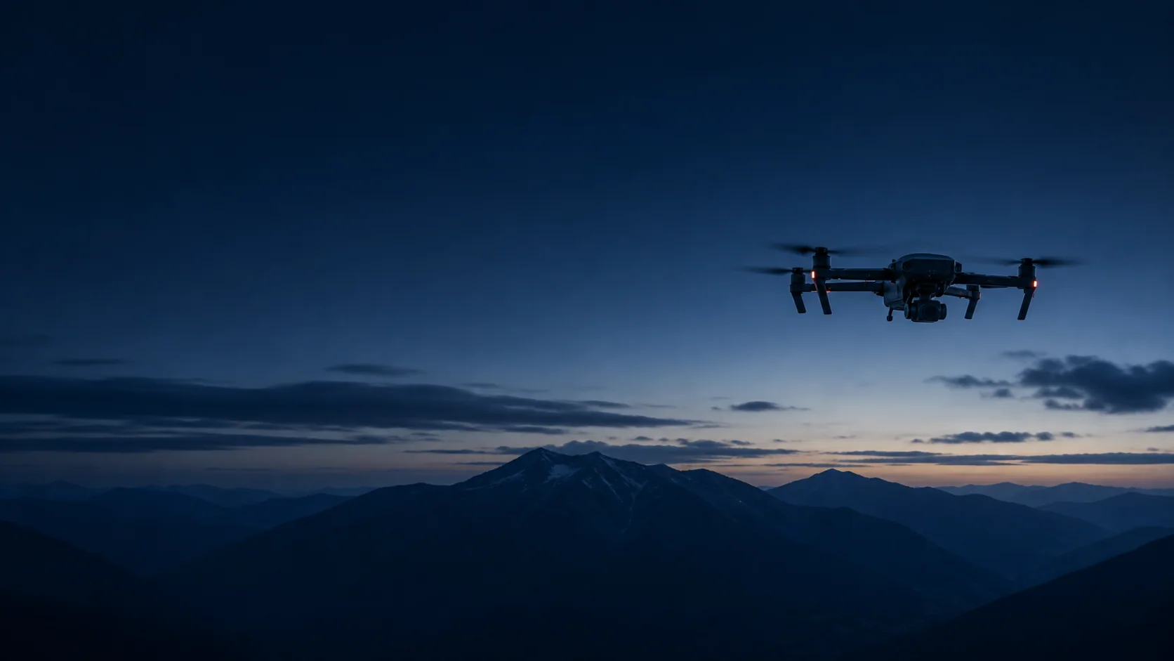 Drone boven een berglandschap